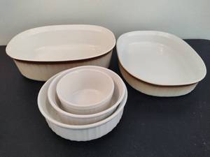 lot 7 image: Vintage Corningware & Misc. Bakeware