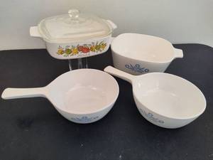 lot 11 image: Vintage Corningware Bakeware