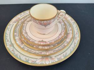 lot 47 image: Noritake Bone China Barrymore - Two Full Place Settings