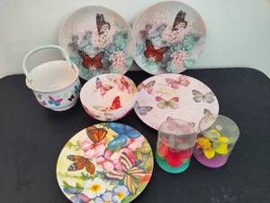 lot 45 image: Assorted Butterfly Collectibles