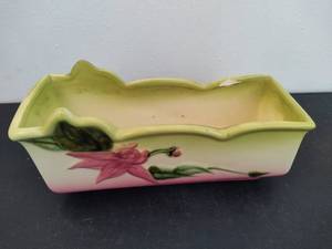 lot 61 image: Vintage Hull Pottery
