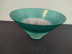 lot 72 image: Green Glass Serving Bowl