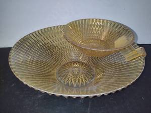 lot 94 image: Vintage MCM Hard Plastic Chip & Dip Server