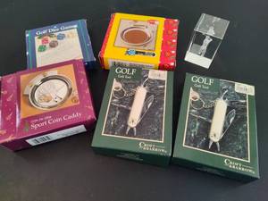 lot 110 image: Assorted Golf Trinkets