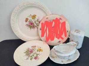 lot 75 image: Assorted Floral Serving Pieces