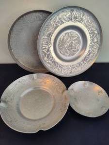 lot 68 image: AluminumMetal Serving Trays