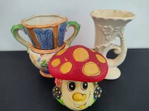 lot 102 image: Assorted Vintage Decor