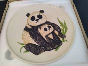 lot 104 image: Goebel 1977 Mothers Series Panda Decorative Plate