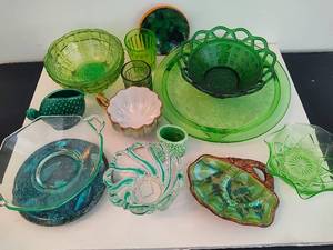 lot 103 image: Assorted Green Glass Decor