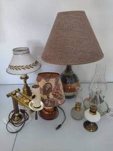 lot 149 image: Asst SmallMed Lamps (Electric & Oil)