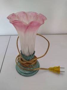 lot 151 image: Small Tulip Lamp