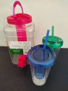 lot 92 image: Outdoor Ice Tea Set
