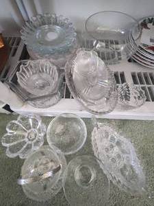 lot 90 image: Large lot of Glass Bowls