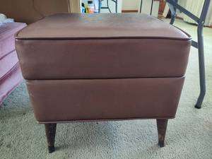 lot 139 image: Storage Ottoman