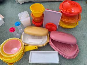 lot 121 image: Assorted Tupperware and Other Kitchen Storage