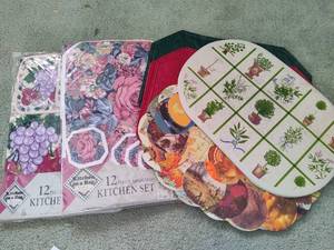 lot 119 image: Assorted Place Mats and Matching Kitchen Sets