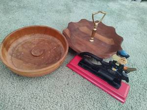 lot 162 image: Vintage Nutcracker and Wooden Nut Bowls