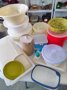 lot 122 image: Assorted Tupperware and Other Kitchen Storage