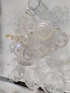 lot 126 image: Lot of Assorted Small Glassware