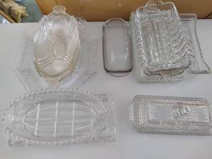 lot 125 image: Assorted Small Glass Serving Pieces