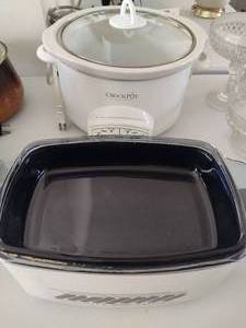 lot 128 image: Electric Crock Pots