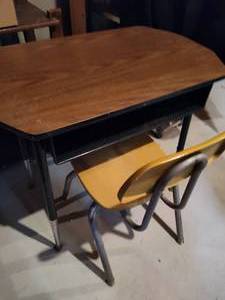 lot 454 image: Vintage Childs School Desk & Chair