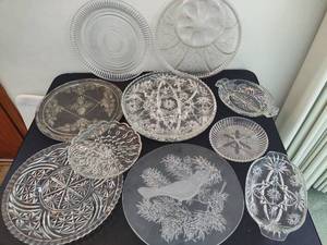 lot 124 image: Assorted Large Glass Serving Pieces