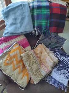 lot 146 image: Lot of Asst Blankets