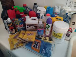 lot 313 image: Assorted Lot #1 of Cleaning SuppliesChemicals