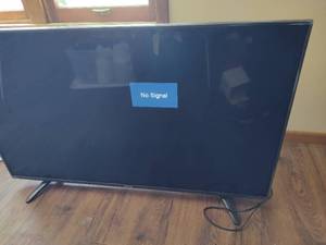 lot 310 image: Hisense Smart TV wRemote