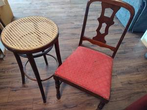 lot 324 image: Vintage StoolPlant Stand & Wood Chair