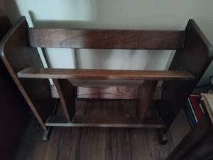lot 323 image: Vintage Wood BookMagazine Rack