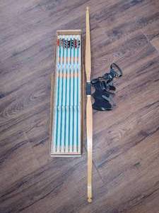 lot 300 image: Bow & Arrow Set