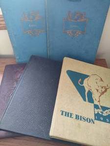 lot 322 image: Lot of Vintage Yearbooks