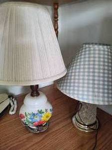 lot 157 image: Two Vintage Lamps wMismatched Shades