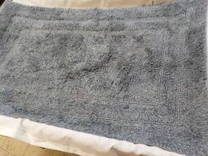 lot 1 image: 2 ft x 3 ft Accent Rug...