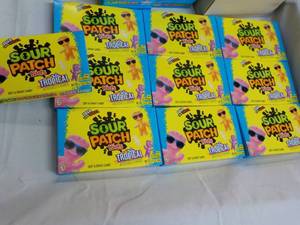 lot 50 image: 10 ct 3.5 oz boxes Sour Patch Kids ...