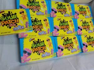lot 52 image: 10 ct 3.5 oz boxes Sour Patch Kids ...