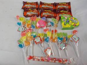 lot 105 image: Candy...