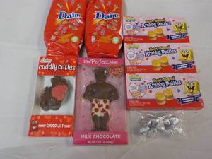 lot 113 image: Candy...