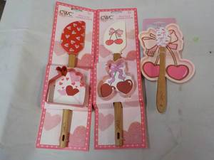 lot 124 image: CWC Spatula and Cookie Cutter...