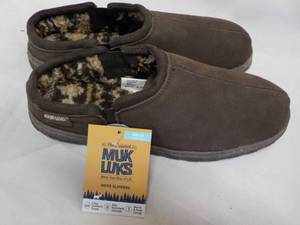 lot 205 image: Muk Luks size 12 Mens Slippers...