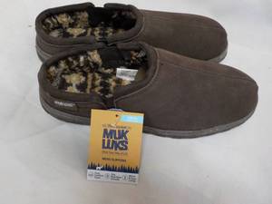 lot 206 image: Muk Luks size 12 Mens Slippers...
