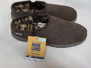 lot 208 image: Muk Luks size 12 Mens Slippers...