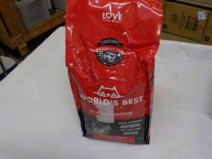 lot 218 image: 8 lb. Bag Worlds Best Unscented Ca...