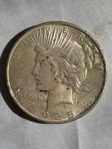 lot 22 image: 1925 PEACE SILVER DOLLAR