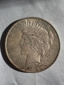 lot 24 image: 1922 PEACE SILVER DOLLAR