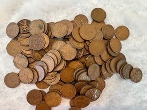 lot 45 image: MIXED LOT OF PENNIES - MOSTLY WHEAT