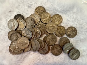 lot 48 image: LOT OF 40 MIXED JEFFERSON NICKLES