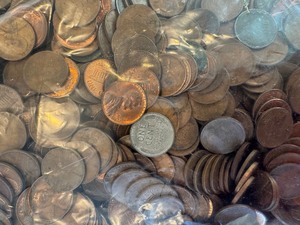 lot 61 image: LARGE LOT OF MIXED PENNIES - WHEAT AND LINCOLN